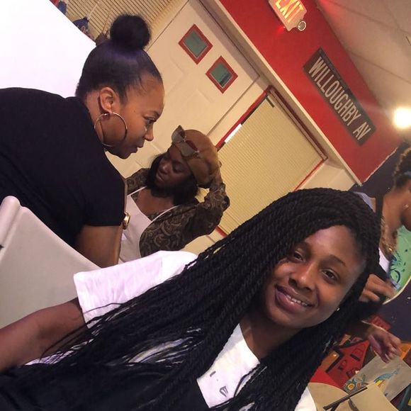 Meet your Posher, Rosa' - Picture 1 of 1